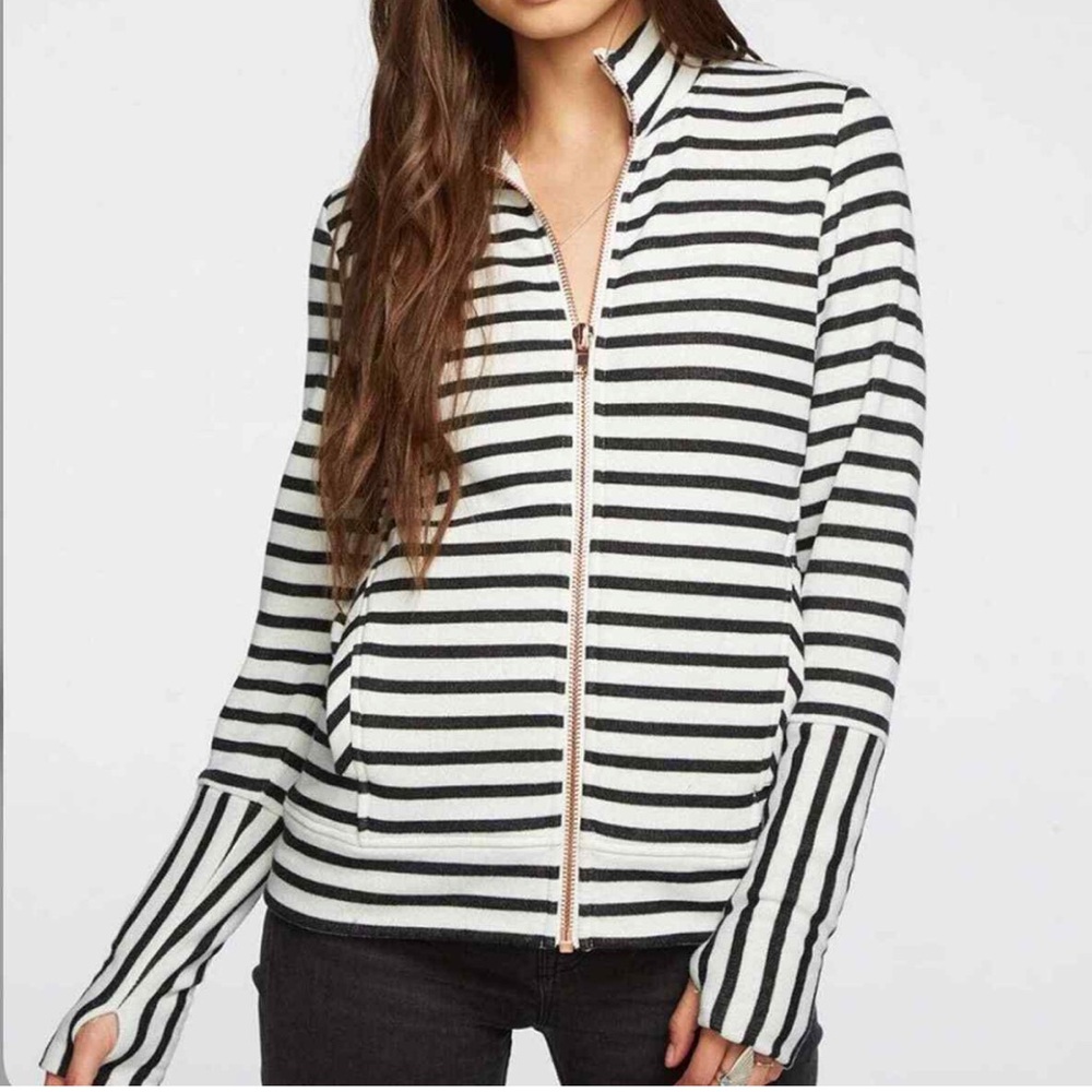 Chaser striped Sweatshirt Size small New!